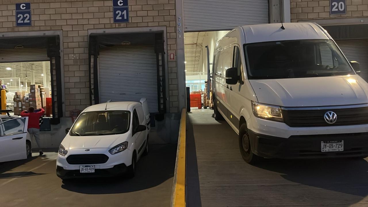 Equipo de Logística Calderón trabajando